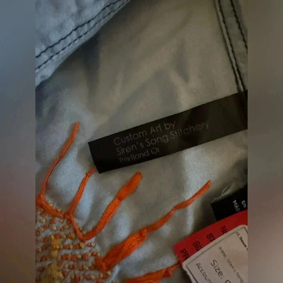 Torrid long sleeve light denim button up custom embroidered size 4 - Picture 8 of 9